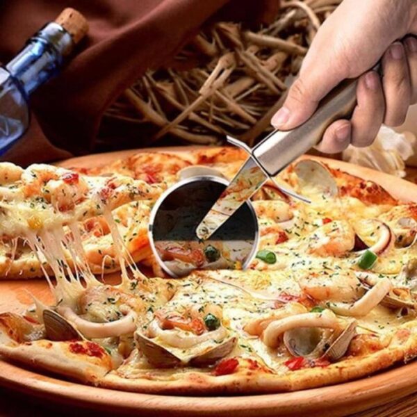 Pizza Cutter Round Shape Silver Steel Pizza Cutter